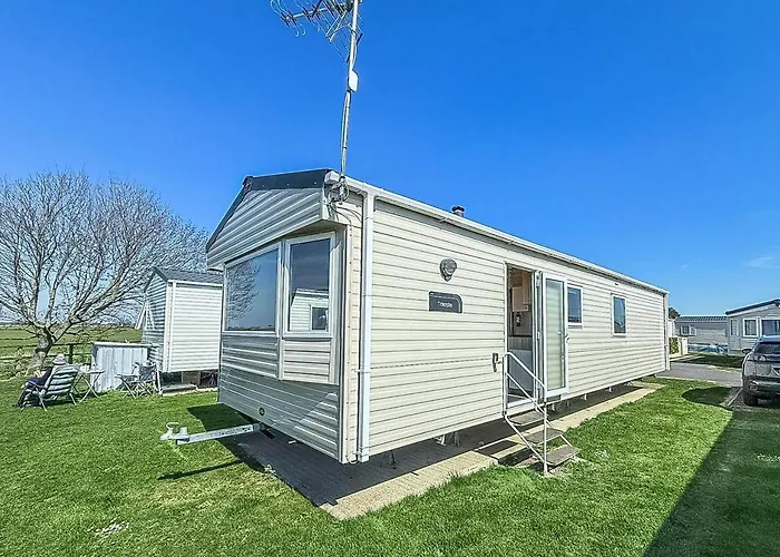 6 Berth Caravan For Hire With Wifi At Seawick Holiday Park In Essex Ref 27025Hv